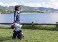 Deadly Tropics – Julie Lavinsky (Mathilde Mery) schwört Rache. Ihre Freundin wurde von Clément Delattre (Denis Eyriey) und zwei weiteren Männern vergewaltigt. Nun kennt sie keine Gnade mehr und möchte Clément erschießen.