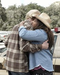 Bless This Mess – Rudy (Ed Begley Jr., l.); Constance (Pam Grier, r.)