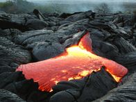 Der Pazifische Feuerring – Lava bei einem Ausbruch des Kilauea-Vulkans auf Hawaiis Big Island.