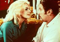 Topkapi – Mit weiblichem Charme überredet Elizabeth (Melina Mercouri) Mr. Simpson (Peter Ustinov), seine Höhenangst zu vergessen, um den spektakulären Coup nicht zu gefährden.