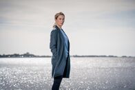 The Bay – Lisa Armstrong (Morven Christie) nimmt ihre Arbeit als Kommissarin sehr ernst.