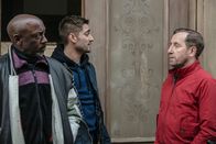The Aliens – (v.l.n.r.) Gaspard (Geff Francis); Lewis (Michael Socha); Antoine (Michael Smiley)