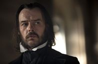 Lady Macbeth – Der ständig abwesende Ehemann Alexander (Paul Hilton) betrachtet Katherine als sein Eigentum.