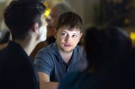 Schrottplatzköter – Damien (Anthony Bajon, Mi.) ist Mirales' (Raphaël Quenard, li.) bester Freund und wird von ihm nur Dog genannt.