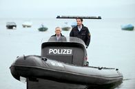 WaPo Bodensee – Paul Schott (Tim Wilde, l.) und Jakob Frings (Max König, r.) auf der Fahrt zum Regenwasserkanal.