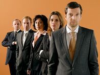 Die Anwälte – Ein unschlagbares Team: Kanzleichef Lothar Franzen (Alexander Held, li.), Thomas Welka (Johann von Bülow, 2. v. li.), Dilek Genc (Carolina Vera, Mitte), Marita Blum (Julia Bremermann) und Sebastian Briten (Kai Wiesinger, re.)