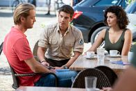 Der Ranger – Als Moritz (Bernd-Christian Althoff) versucht Emilia (Liza Tzschirner) unter Druck zu setzen, springt Jonas (Philipp Danne) ihr zur Seite.