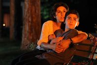 Exploding Sun – Marta Hernandez (Cristina Rosato) und ihr Sohn Freddie (Harley Chamandy).