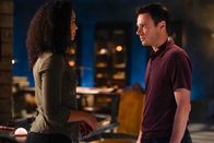 Charmed – Macy Vaughn (Madeleine Mantock, l.); Harry Greenwood (Rupert Evans, r.)