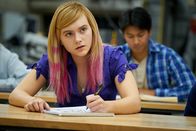 Winner – Reality (Emilia Jones) möchte als Jugendliche nach dem Schulabschluss schnellstmöglich ins Ausland, um bei humanitären Hilfsprojekten mitzuarbeiten.