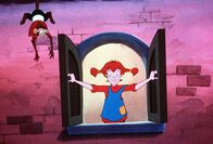 okidoki-Kinderprogramm: Astrid Lindgrens: Pippi Langstrumpf – Pippi baut mit dem fleißigen Herrn Nilsson in der Nacht das Bühnenbild für die Premiere der Theateraufführung wieder auf.