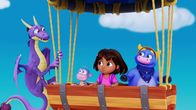 Dora – Boots (2.v.l.), Dora (2.v.r.), Benny (r.)