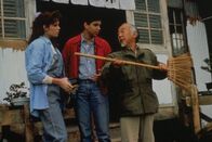 Karate Kid – L-R: Jessica (Robyn Lively), Daniel LaRusso (Ralph Macchio) und Mr. Miyagi (Noriyuki "Pat" Morita)