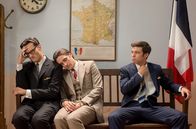 Velvet Collection – v.l.n.r.: Raúl de la Riva (Asier Etxeandía), Manolito Infantes (Ignacio Montes), Jonás Infantes (Llorenç González)