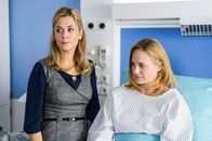 Bettys Diagnose – Esther Munder (Tanja Lanäus, l.) und Tanja Neugebauer (Sonsee Neu, r.).