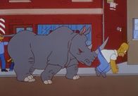 Die Simpsons – Homer wird von einem ausgebrochenen Rhinozeros aufs Horn genommen.