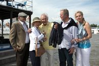 Der Winzerkönig – (v.li.) Branko Samarovski (Blasius Schmalzl), Wolfgang Hübsch (Gottfried Schnell), Christine Ostermayer (Hermine Schnell), Harald Krassnitzer (Thomas Stickler), Susanne Michel (Claudia Plattner).
