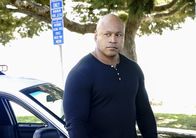 Navy CIS: L.A. – Als das NCIS-Team herausfindet, dass eines der Mordopfer in Diensten des brasilianischen Konsulats stand, muss Sam (LL Cool J) den Konsul sofort in Sicherheit bringen ...