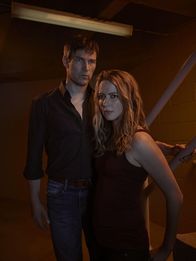 The Gifted – (2. Staffel) - The Gifted - Reed (Stephen Moyer, l.); Kate (Amy Acker, r.)
