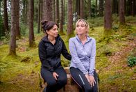 Sturm der Liebe – Greta (Laura Osswald, r.) lässt sich von Lale (Yeliz Simsek, l.) eine positive Perspektive aufzeigen.