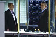 Navy CIS: L.A. – Ein neuer Fall muss gelöst werden. NCIS Special Agent Gates (Andrew Traver, r.), Granger (Miguel Ferrer, l.) und das restliche Team versuchen alles ...