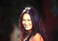 Relic Hunter - Die Schatzjägerin – Die attraktive Sydney Fox (Tia Carrere) ist Professorin für Kunstgeschichte an der Universität von Toronto und erlebt auf ihrer Suche nach historischen Artefakten so manches Abenteuer.