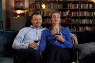 Browser Ballett – Eigentlich wollte Hannes (Sebastian Hülk) natürlich keinen Streit, aber irgendwie genießt er es auch zu provozieren und seinen alten Kumpel aus der Reserve zu locken. Ob Ann-Kathrin (Jana Klinge) da mitzieht?