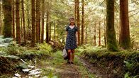 Weites Land – Monika im Kennelbacher Wald.