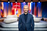 Lass dich überwachen! – Moderator Jan Böhmermann in seiner ZDF Primetime-Sendung "Lass dich überwachen!".