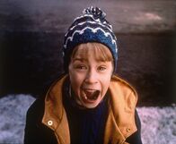 Kevin - Allein in New York – Kevin (Macaulay Culkin) ist nicht wenig entsetzt bei dem Anblick der beiden Gauner ...