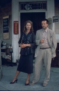 Angel Heart – Die Wahrsagerin Charlotte (Margaret Krusemark, l.) kann Angel (Mickey Rourke, r.)
