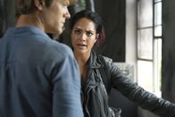 MacGyver – Angus MacGyver (Lucas Till, l.); Riley Davis (Tristin Mays, r.)