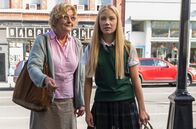 Das Kindermädchen – ARD Degeto DAS KINDERMÄDCHEN: MISSION KANADA Uhr im ERSTEN. Mission Kanada: Die Premium-Nanny Henni (Saskia Vester, li.) betreut die Teenagerin Bristol (Trixi Janson).