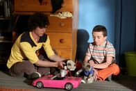 The Middle – Axl (Charlie McDermott, l.); Brick (Atticus Shaffer, r.)