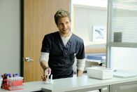 Atlanta Medical – Dr. Hawkins (Matt Czuchry) geht für seine Patienten ein hohes Risiko ein, das ihn sogar seinen Job kosten könnte ...