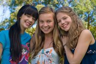 Emmas Chatroom – Drei unzertrennliche Freunde - Jackie (Charlotte Nicdao, li.), Ally (Marny Kennedy, Mi.) und Emma (Sophie Karbjinski, re.)