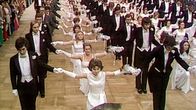 ORF III Themenmontag: Opernball-Rückschau: Das Fest von 1973 – Debütantinnen und Debütanten am Opernball 1973.