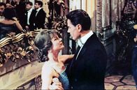 Der Kardinal – Als der junge katholische Priester Stephen (Tom Tryon) auf die Wienerin Annemarie (Romy Schneider) trifft, gerät er in einen Konflikt mit seinem Priestergelübde.