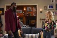 B Positive – Eli Russell (Terrence Terrell, l.); Gina Dabrowski (Annaleigh Ashford, r.)