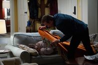Last Man Standing – Eve (Kaitlyn Dever, l.); Mike (Tim Allen, r.)