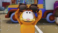 The Garfield Show – Garfield betrachtet neugierig die Zukunftsbrille.