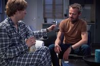 Sturm der Liebe – Gerry (Johannes Huth, l.) steht Erik (Sven Waasner, r.) bei, als dieser einen Alptraum hatte.