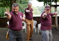 Frauen verstehen – Paul wird von seinen Freunden begrüßt, er soll sich eine Wohnung suchen. Oktay (Aykut Kayacik, li.), Fred (Ludger Pistor, Mitte) und Horst (Michael Hanemann)