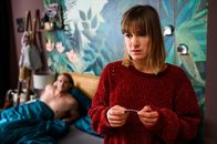 Bettys Diagnose – Rike (Isabell Horn) hadert mit ihrem schlechten Gewissen, als sie die Pille weglässt.