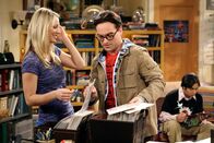 The Big Bang Theory – L-R: Penny (Kaley Cuoco), Leonard (Johnny Galecki), Rajesh (Kunal Nayyar).