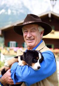 Der Ruf der Berge – "Hundeflüsterer" Suttner (Siegfried Rauch) will sich vergrößern.