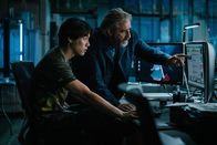 The Head – Aki (Tomohisa Yamashita, l.); Dr. Arthur Wilde (John Lynch, r.)