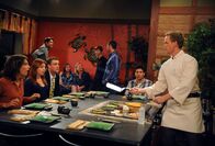 How I Met Your Mother – v.r.) und Robin (Cobie Smulders, l.) sind gespannt ...