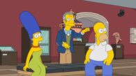 Die Simpsons – (v.l.n.r.) Marge; Museumskurator; Homer