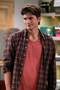 Two and a Half Men – Waldens Ex-Geschäftspartner Billy Stanhope, mit dem Walden (Ashton Kutcher) sich zerstritten hatte, nimmt mit Walden wieder Kontakt auf, weil er eine Milliardenidee hat, die er ohne Waldens Programmierkenntnisse nicht verwirklichen kann. Doch wird Walden ihm helfen?